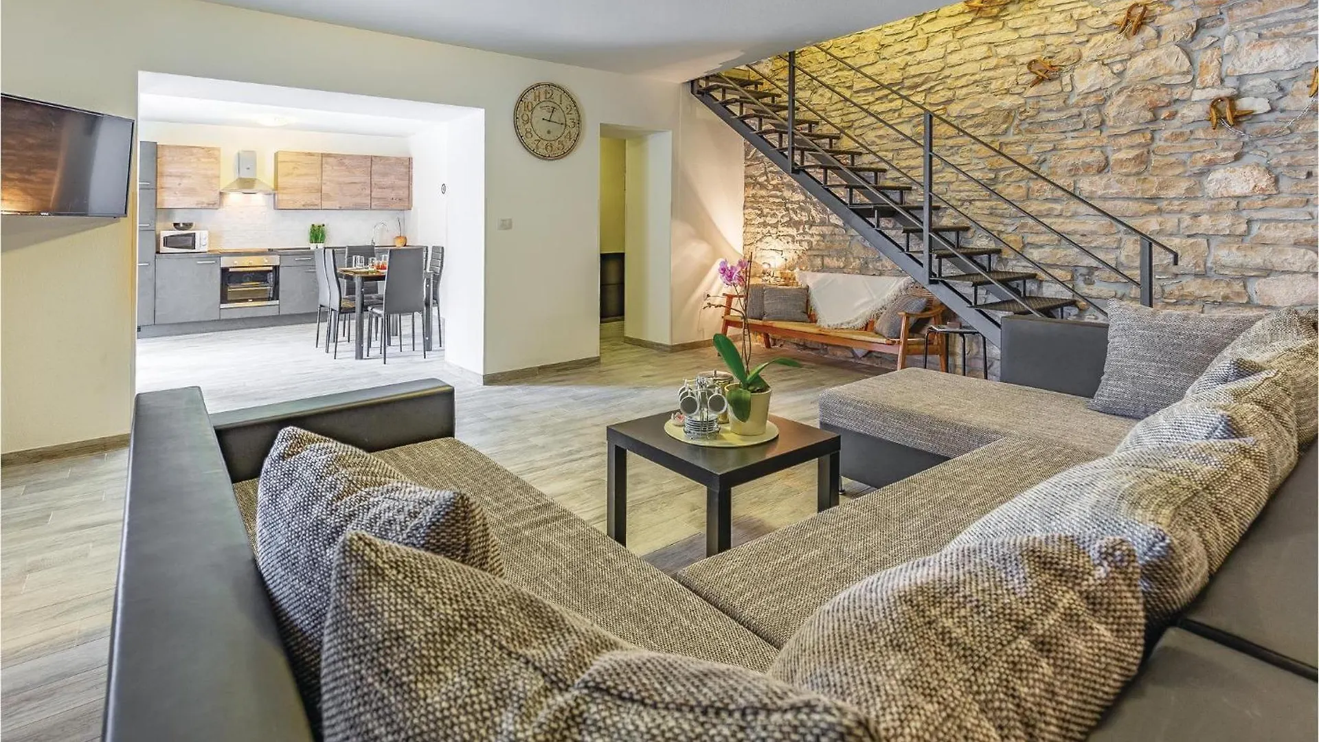Stunning Home In Peruski With Wifi Сasa de vacaciones