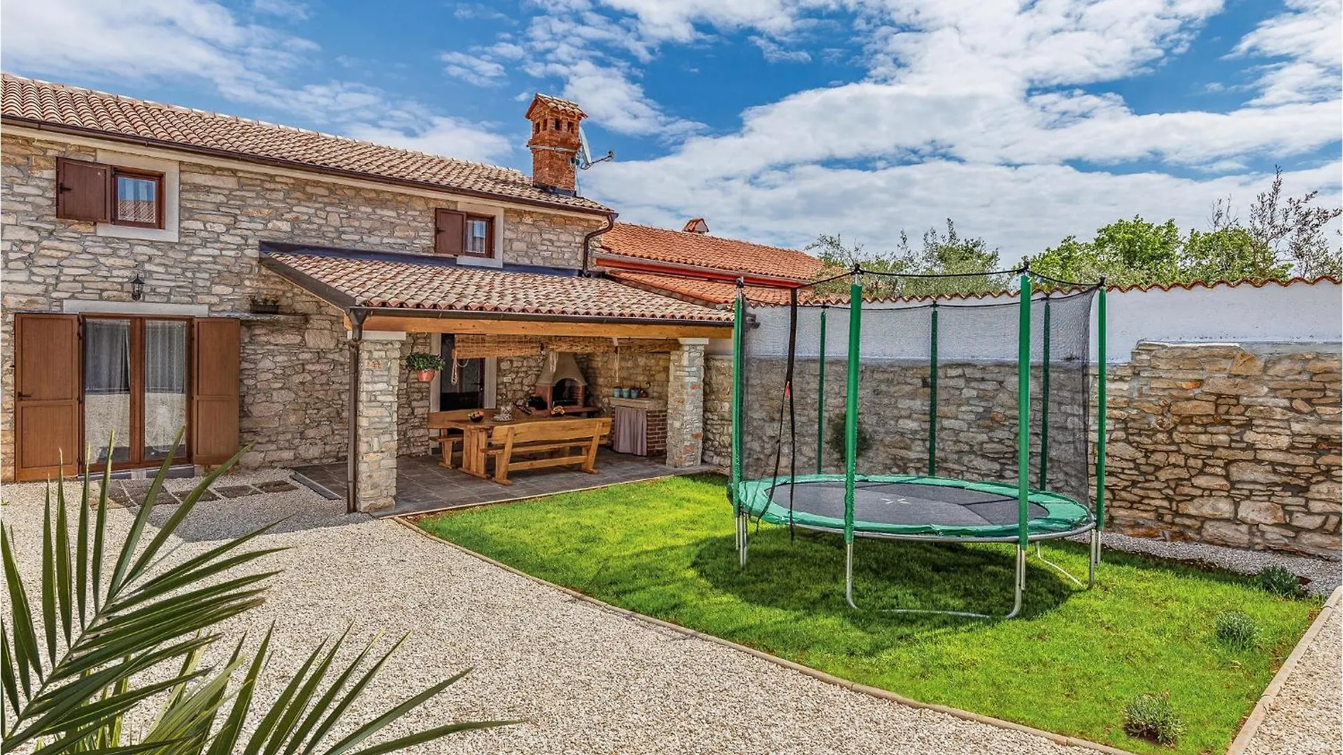 Stunning Home In Peruski With Wifi