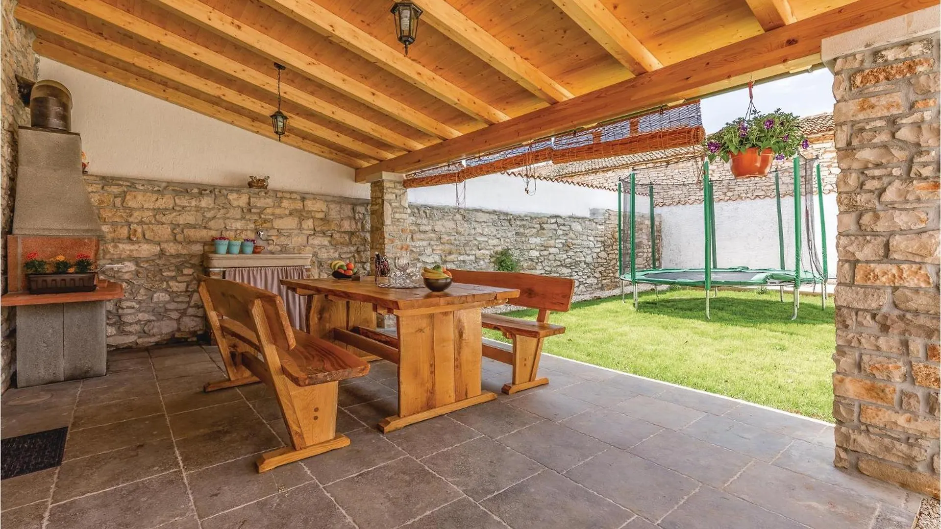 Stunning Home In Peruski With Wifi Сasa de vacaciones