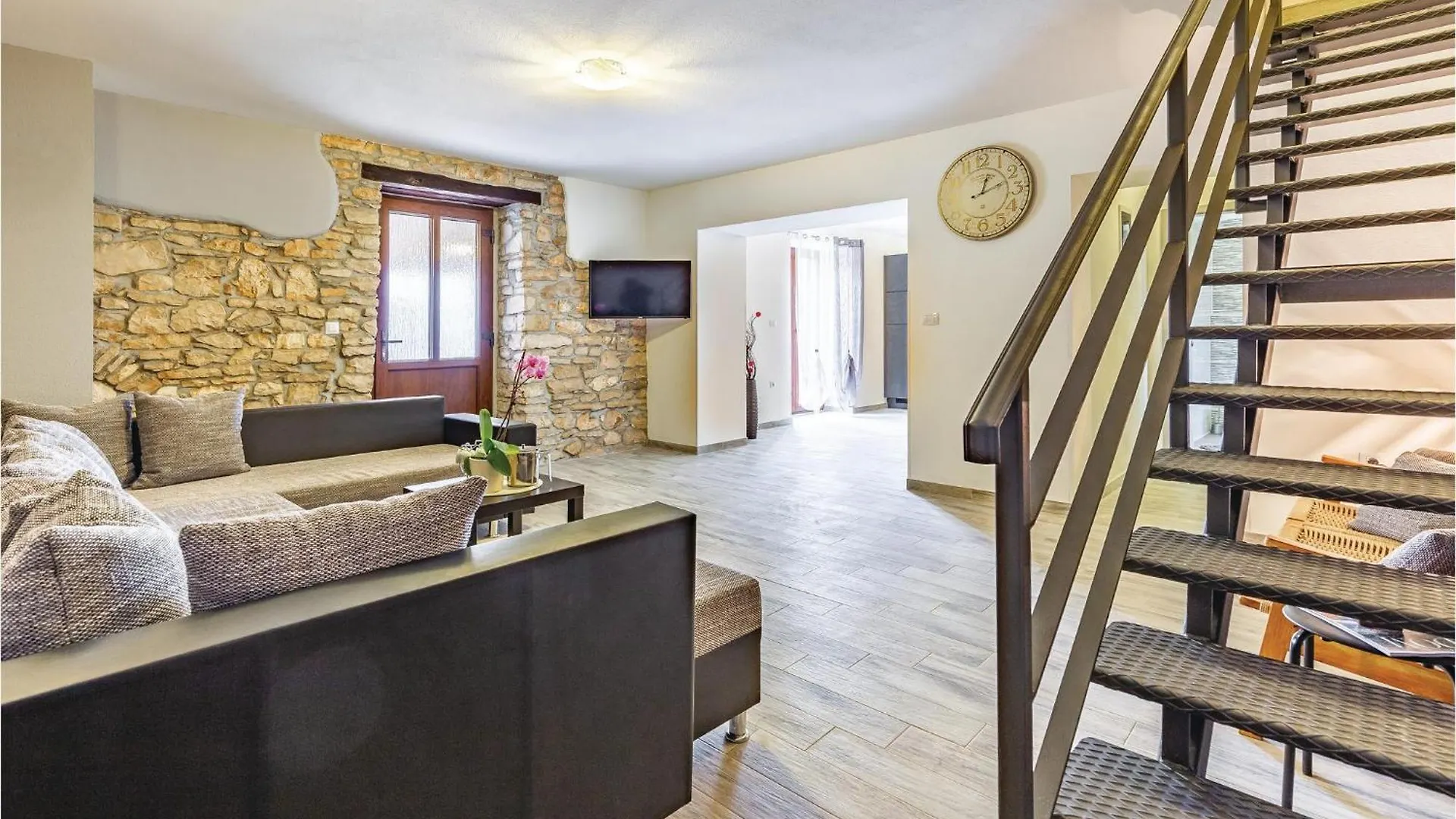 Stunning Home In Peruski With Wifi